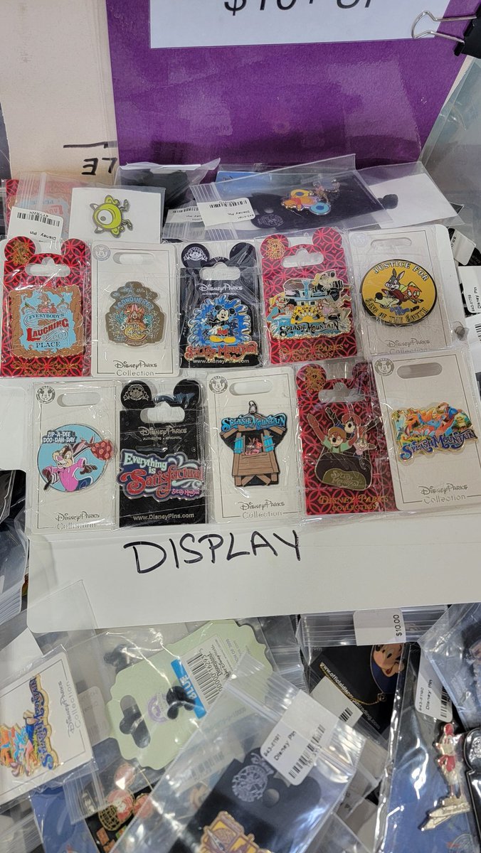 TheRealVentures's tweet image. Some #splashmountain pins at the Lakeland Antique Mall! I might get one. #disneyparks #brerrabbit #pintrading