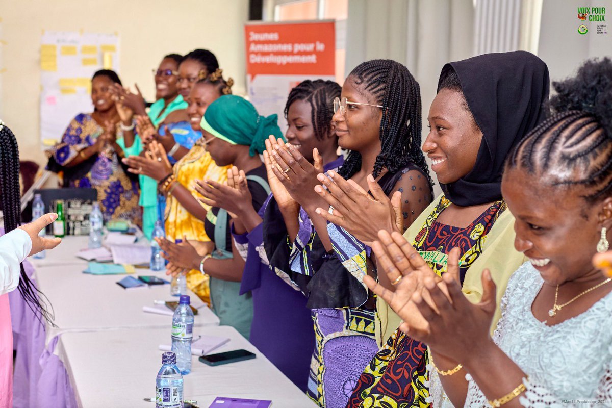 FjadAmazones's tweet photo. 🎙️VOIX POUR CHOIX: Atelier de lancement et de CVTA🎙️

Facilitée par @AloakinnouR  l’atelier inaugurale s’est poursuivie avec une série de sessions.
La 1ère journée a été marquée par :
1️⃣une session introductive présentée par @FydSagbohan, communicante ,et consultante féministe. https://t.co/jN55yVAYaW