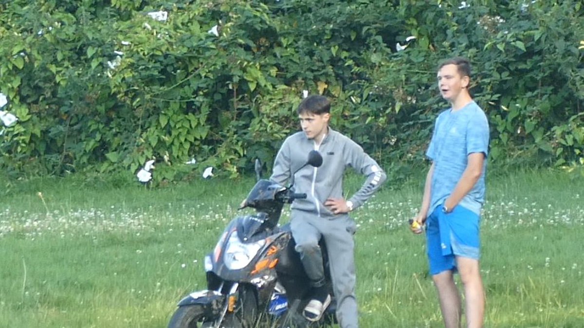 BarnfieldBikes's tweet photo. The black Kymco moped (reg GK72 XNY) & his mate on the red & white petrol bike come back to cause more of a nuisance at 5:55pm on Saturday. @KentPoliceMed @medway_council @MedwayCSP. Action is needed @cllrtrisosborne @vincemaple #antisocial #beatteam #MedwayTaskForce #Medway https://t.co/5veq5IWyyI