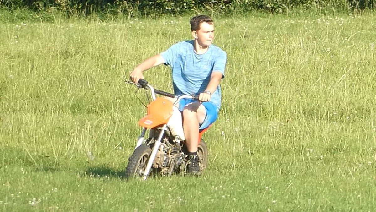 BarnfieldBikes's tweet photo. The black Kymco moped (reg GK72 XNY) & his mate on the red & white petrol bike come back to cause more of a nuisance at 5:55pm on Saturday. @KentPoliceMed @medway_council @MedwayCSP. Action is needed @cllrtrisosborne @vincemaple #antisocial #beatteam #MedwayTaskForce #Medway https://t.co/5veq5IWyyI