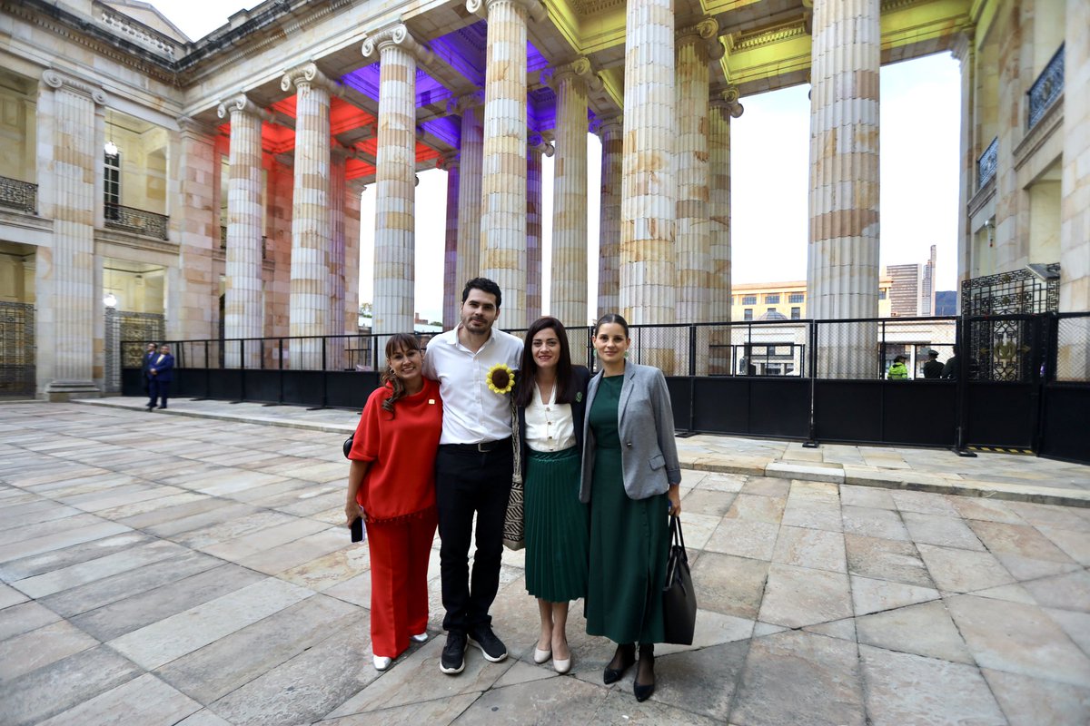 CaroEspitiaJ's tweet photo. Iniciamos la legislatura 2024-2025 en el Congreso de la República.

Buscaremos apoyos para mejorar las oportunidades en el campo, especialmente para las mujeres, y fortalecer la educación pública como herramienta contra la pobreza.

Presentaremos proyectos de ley para garantizar educación inicial a todos los niños y extender los beneficios de las cajas de compensación a los trabajadores con contratos de prestación de servicios.

Esperamos recibir por parte del Gobierno el proyecto de ley de Reforma a la Educación, por la cual nos movilizamos en la universidad pública.

#Senado #20deJulio