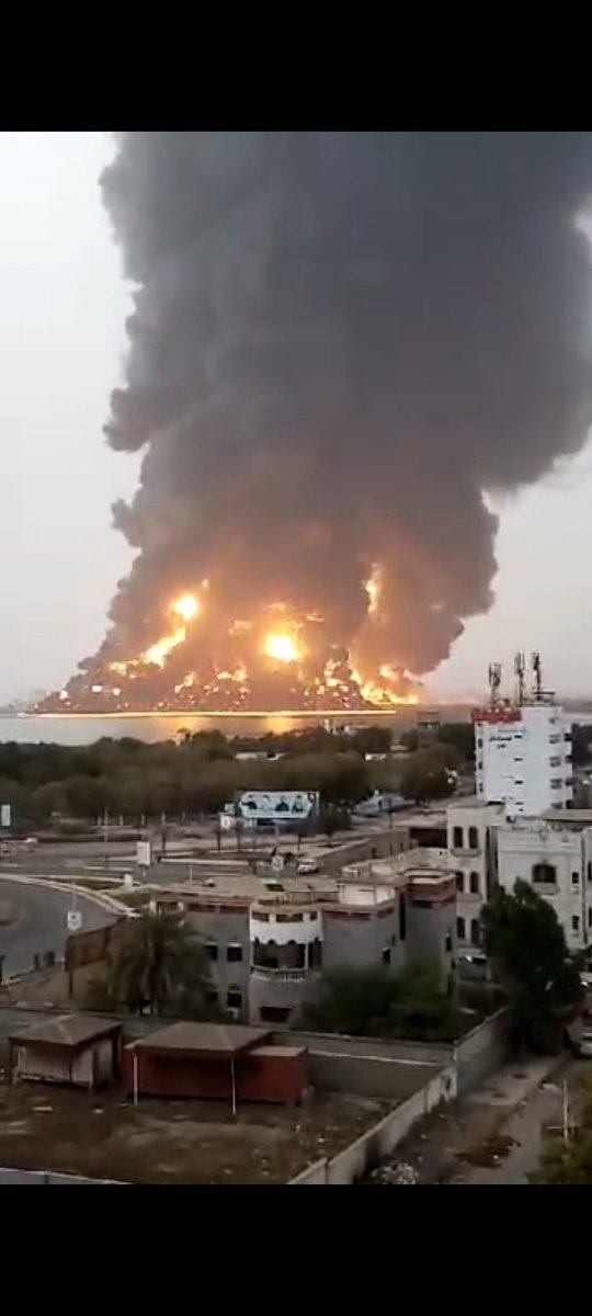 الحوثي جعل من غزه قضيه يتاجر بها من اجل ان يتعاطف معه الشعب ويفرض نفسه ع الشمال لا اكثر ولا اقل .
ازعجونا 
بيان صادر .

بيان صادر .

3 أيام .

وراح المينا في في ٣ دقائق .