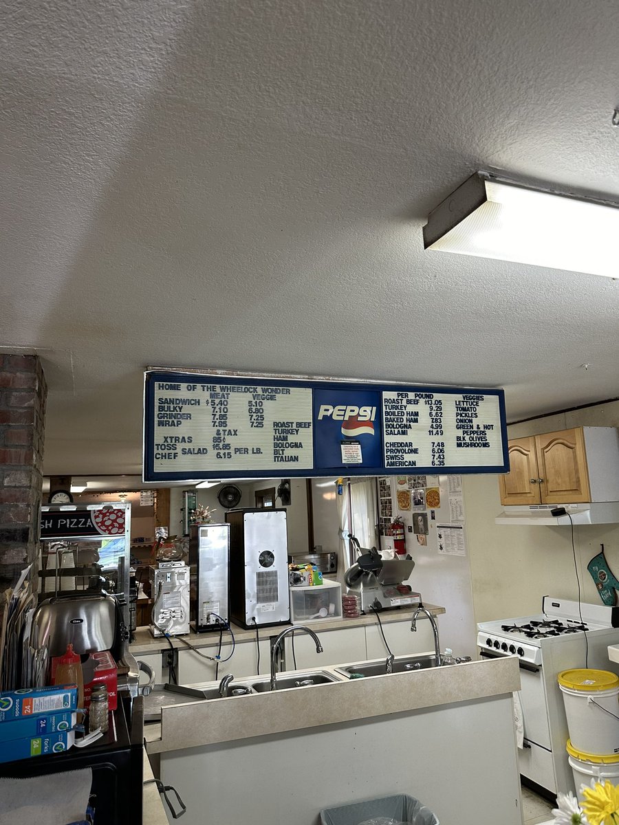 metallidan's tweet photo. 8 more towns today, please enjoy how grinders in Wheelock are still at 1996 prices.  #vt251 #run251 #runvt https://t.co/zUN8juGjSR