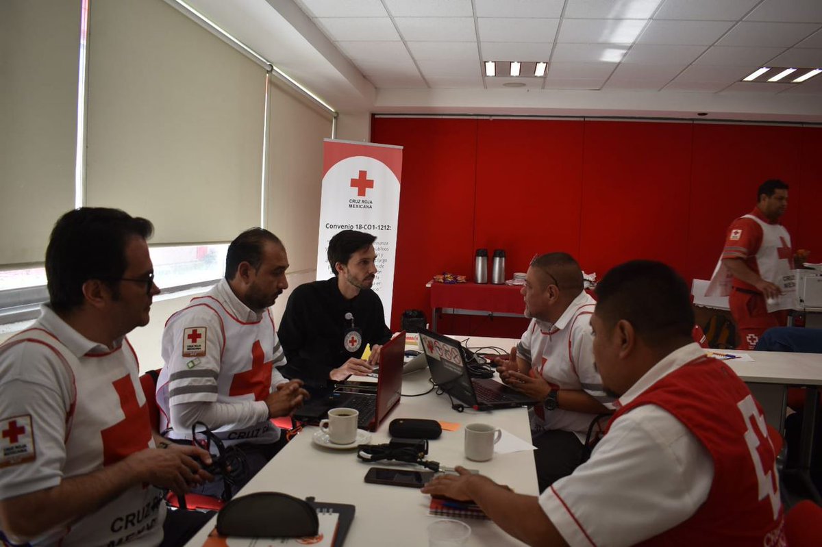 CICR_DRMX's tweet photo. 🔻 Nos reunimos con 15 referentes estatales del programa de Restablecimiento de Contactos Familiares de @CruzRoja_MX y el #CICR para capacitarlos y seguir fortaleciendo nuestra respuesta humanitaria.

#SeguimosEnMovimiento https://t.co/6YPJr0JlL5