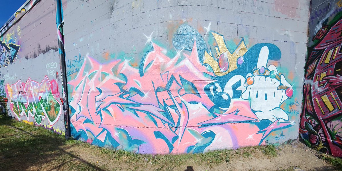 sup4ultr4's tweet photo. TODAYS GRAFFITI! ✨️🙌🏾
TODAY WAS A SPECIAL JAM WHERE WE HAD TO BRING OUT THE BURNERS!
TIME SPENT:12 11 HOURS!
VERY HAPPY TO SPEND THE TIME HANGING OUT WITH SO MANY NEW AND THE OG'S! HERE ARE MY GRAFF FRIENDS GRAFFIT TOO!👇🏾
#graffiti #bombrushcyberfunk #jetsetradio #graffitiart https://t.co/eCgOXzLTDf