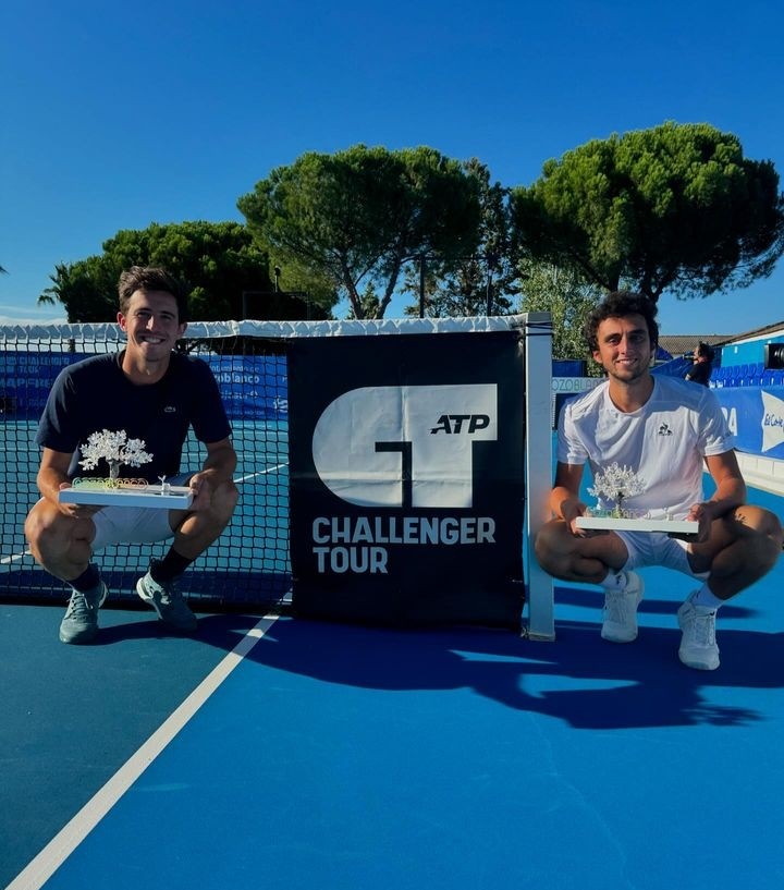 Not_Esportivas's tweet photo. ATP Challenger!
Parabéns aos duplistas campeões, os franceses Dan Added e o seu compatriota Arthur Reymond que conquistaram o @ATPChallenger de @PozoblancoOpen na Espanha
#ATPChallenger #tennis #Pozoblanco #TenisPozoblanco #DanAdded #ArthurReymond https://t.co/7EGJhVhzyK