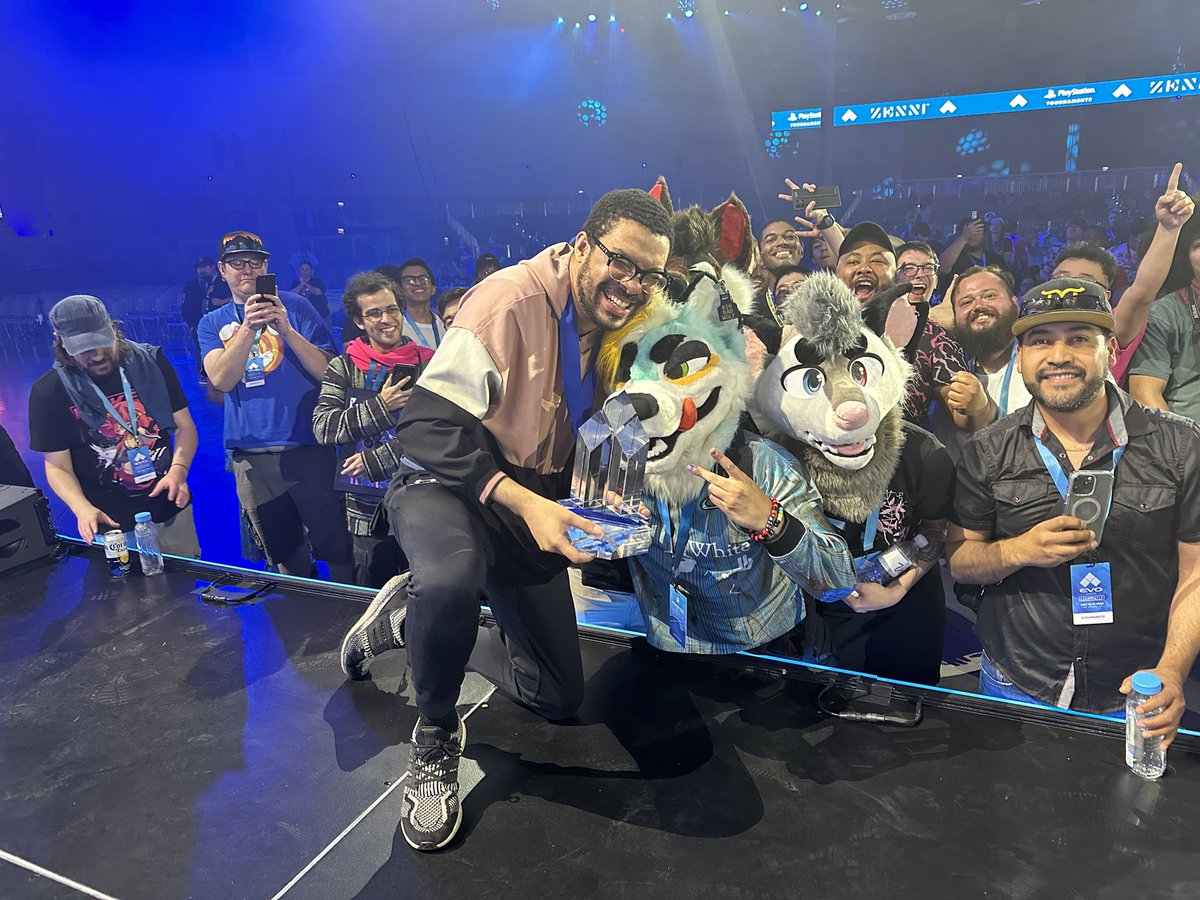 SonicFox's tweet photo. SHOUTOUTS TO ALL MY FURRY FRIENDS SUPPORTING ME I LOVE YOU TO DEATH https://t.co/KR3lm5haUP