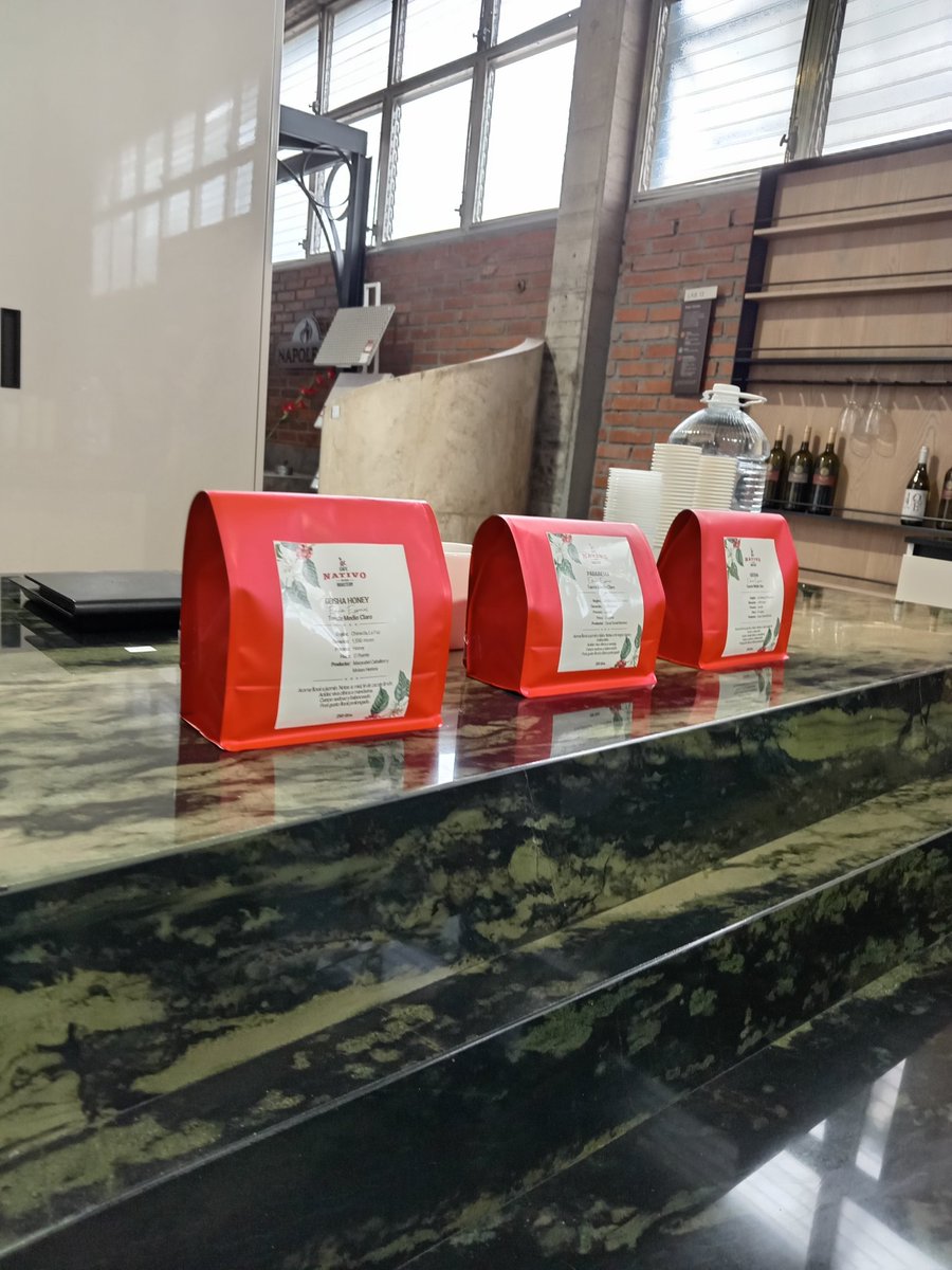 Alcitroncita's tweet photo. Fue día en el #Cafefest de #Nativo con tres ediciones de café especiales: 2 ganadoras de la taza de excelencia en Honduras. Orgullosos deberíamos estar de encontrar tostadurias de alta calidad, está es una de ellas, todos sus cafes con mas de 89.9 puntos de captación. ☕ https://t.co/2NRyB1G3c8