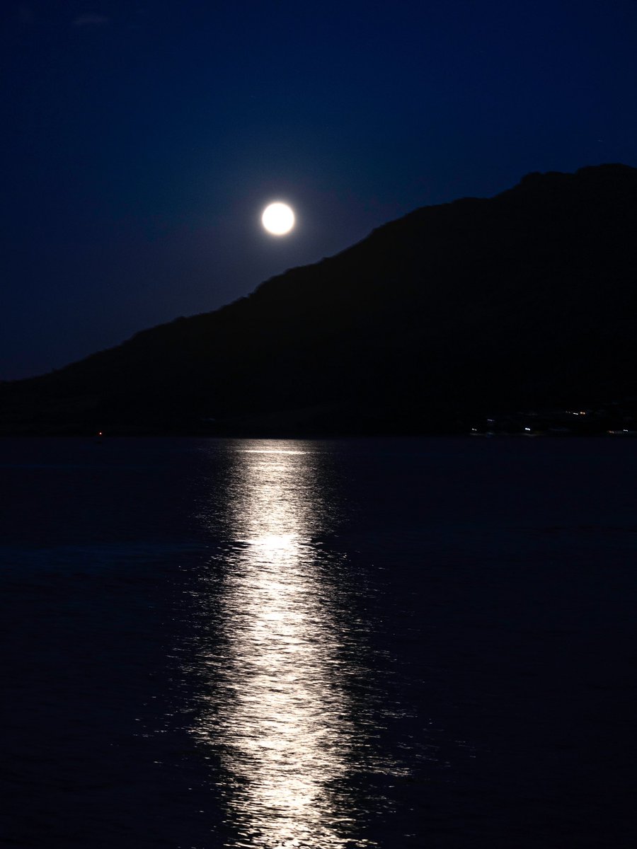 Moonlight on the lough this evening