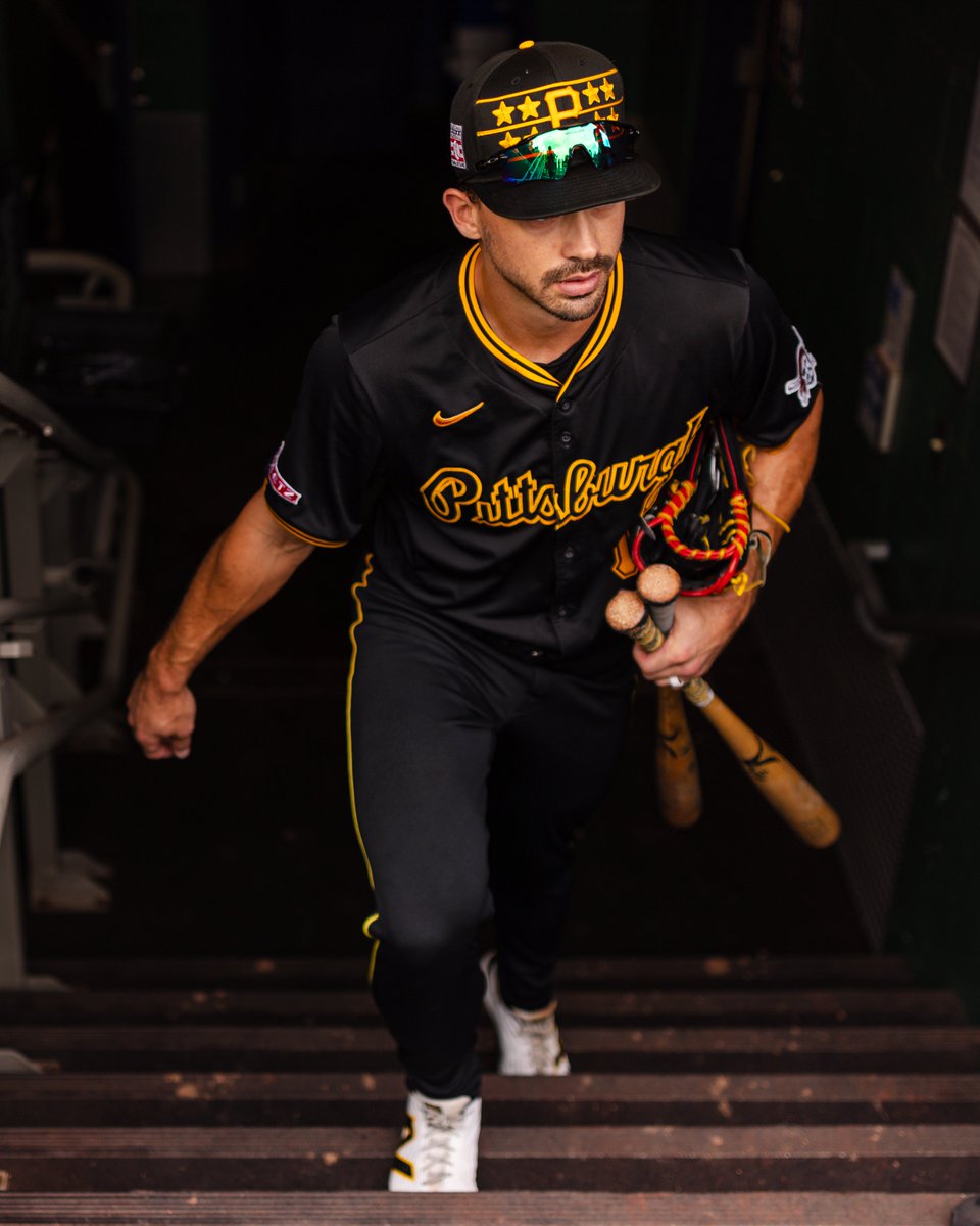 Pirates's tweet photo. This uniform combo 🥶 https://t.co/fG9FNKhZME