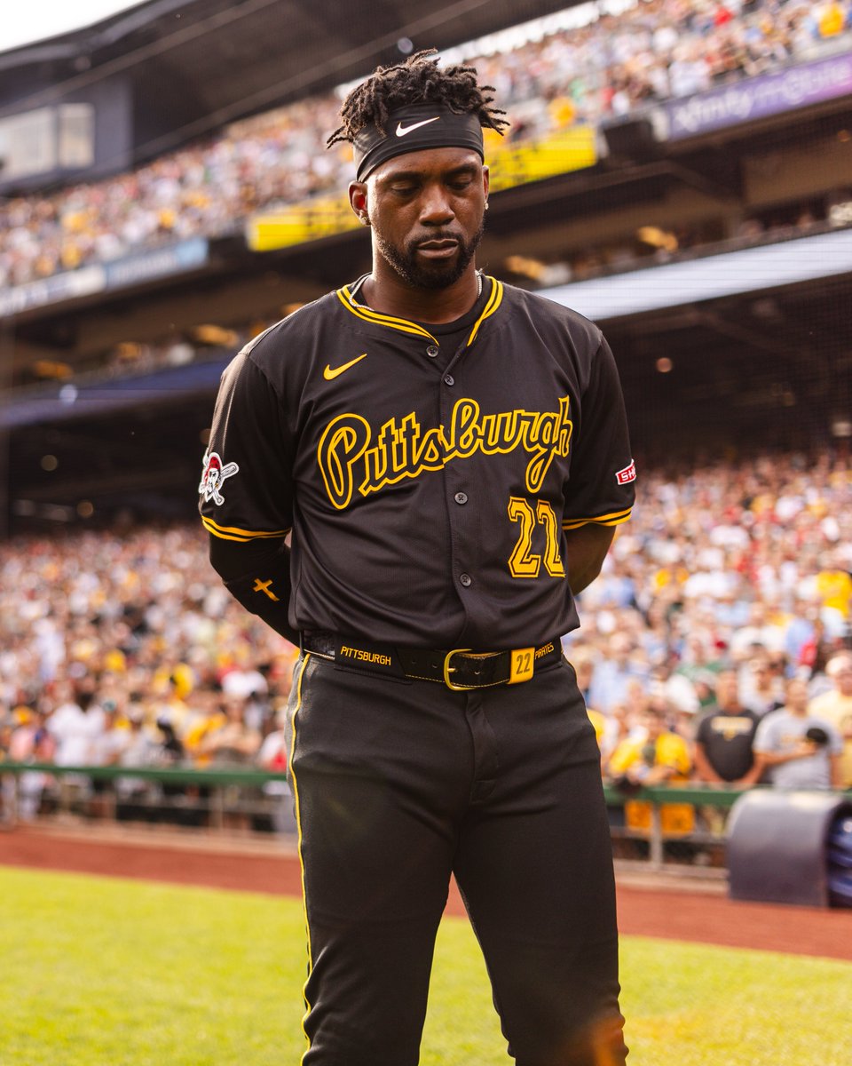 Pirates's tweet photo. This uniform combo 🥶 https://t.co/fG9FNKhZME