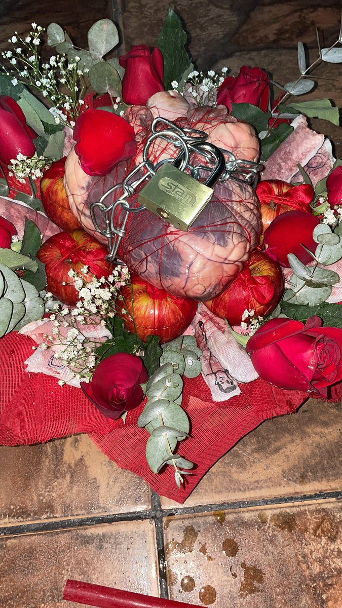 ingridyosogiyan's tweet photo. Raiane disse que não quer casar comigo rs.
Então tá , então tá bom !
Vou deixar acontecer naturalmente. https://t.co/xb8EVvKlOX