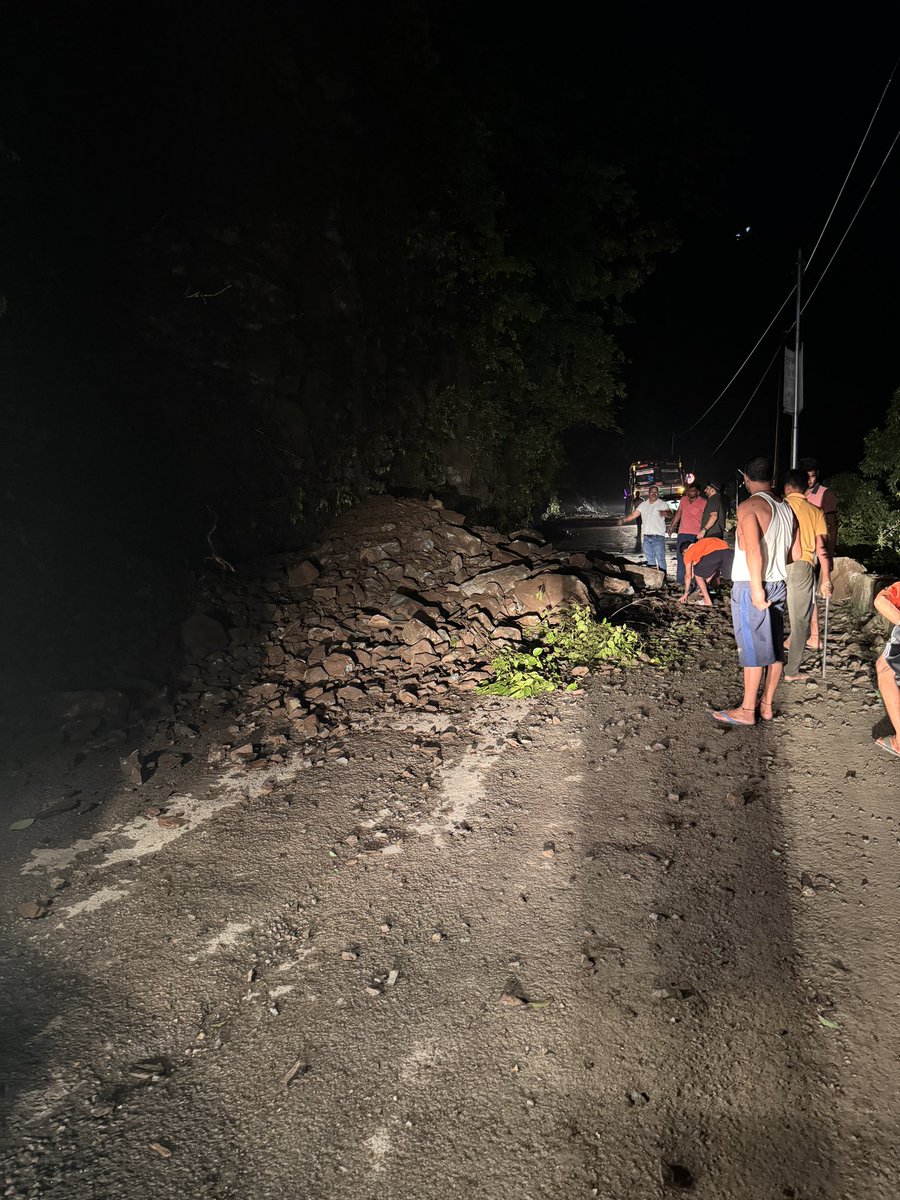 satyan77's tweet photo. @dcmandi , @SPMandi1 landslide on NH about 3 km before Mandi has blocked the national highway , please take action to send excavator / JCB for clearing the road https://t.co/Sn46oAM2Ej