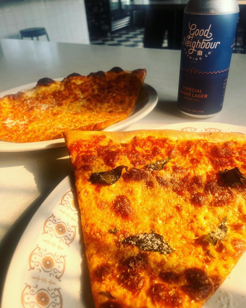 cterlson's tweet photo. So look, if you’re gonna have a pizza break, it better be New York Style. And if you’re in Winnipeg, it better be @shortyspizza Seriously the best. Margarita and NY cheese pictured.
#winnipegeats #nypizza #bestslice https://t.co/tG4FCtJTsg