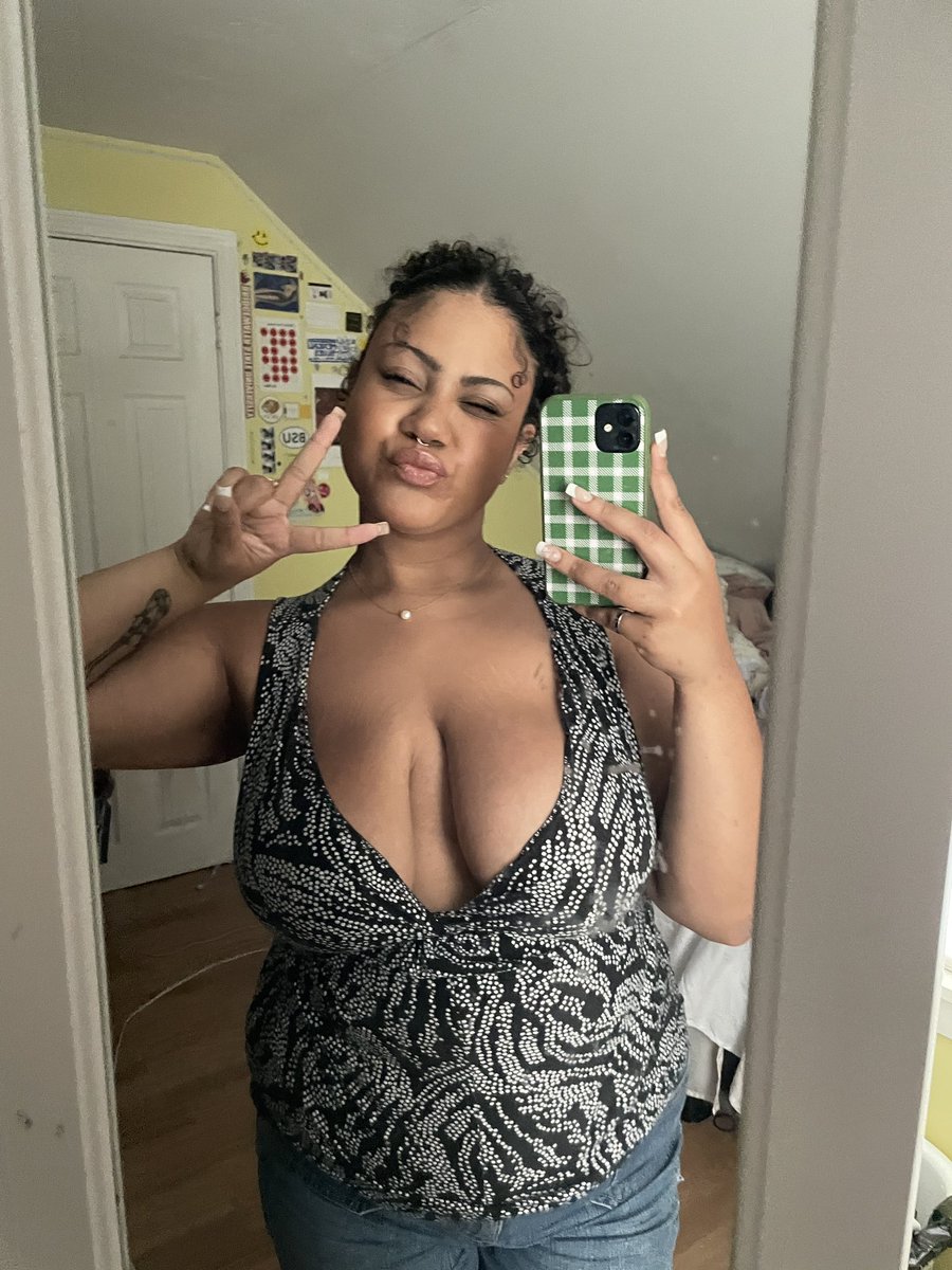 mikipilled's tweet photo. i think about my boobs in this picture a lot https://t.co/pqRLcUQgwg