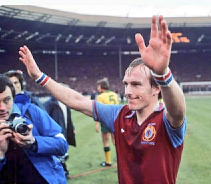 AndrewUllah's tweet photo. Happy Birthday Legend Ray ππππππππ#RayGraydon #astonvilla #avfc #VillaPark https://t.co/06kU5b0h59