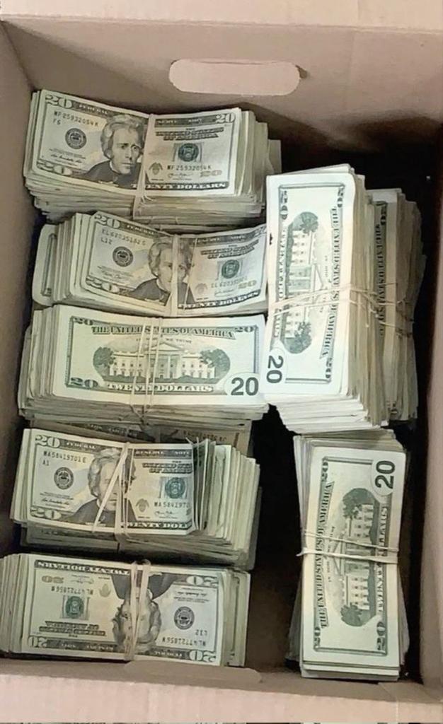 TheMoonHailey's tweet photo. Hope you're having the day you deserve.

$LUNC TO $1 🚀🚀🚀🚀 https://t.co/4YRnpth9Mj