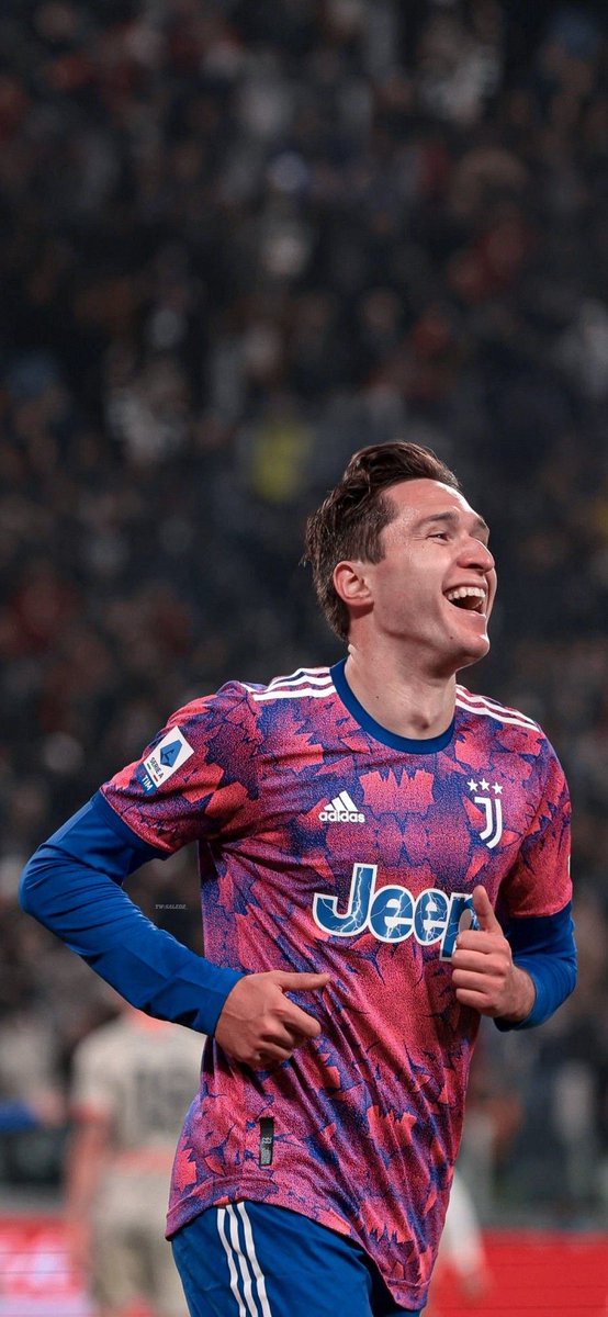 NewsFootball_XL's tweet photo. 🚨LE PIDEN QUE RENUEVE🚨
Al jugador italiano Fernando Chiesa le pidieron que renueve con su actual club Juventus en su boda👀🇮🇹🌟⚫⚪ https://t.co/5cqVfHOAdO