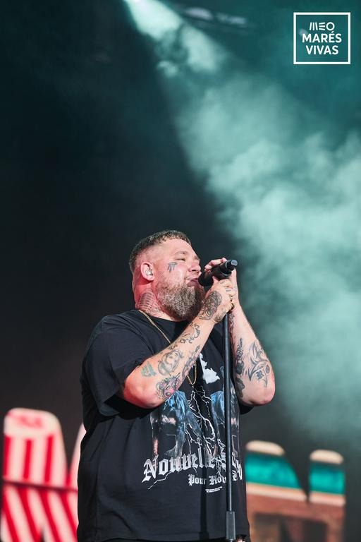 Finalmente ouviste as tuas músicas preferidas ao vivo! 🔥 Com o <a href="/RagNBoneMan/">Rags</a> não havia hipótese, foi dançar até ao último segundo 😍 Foste dos que cantaste e dançaste até ao fim?  #MEOMaresVivas #FestivalMEO #MMV24