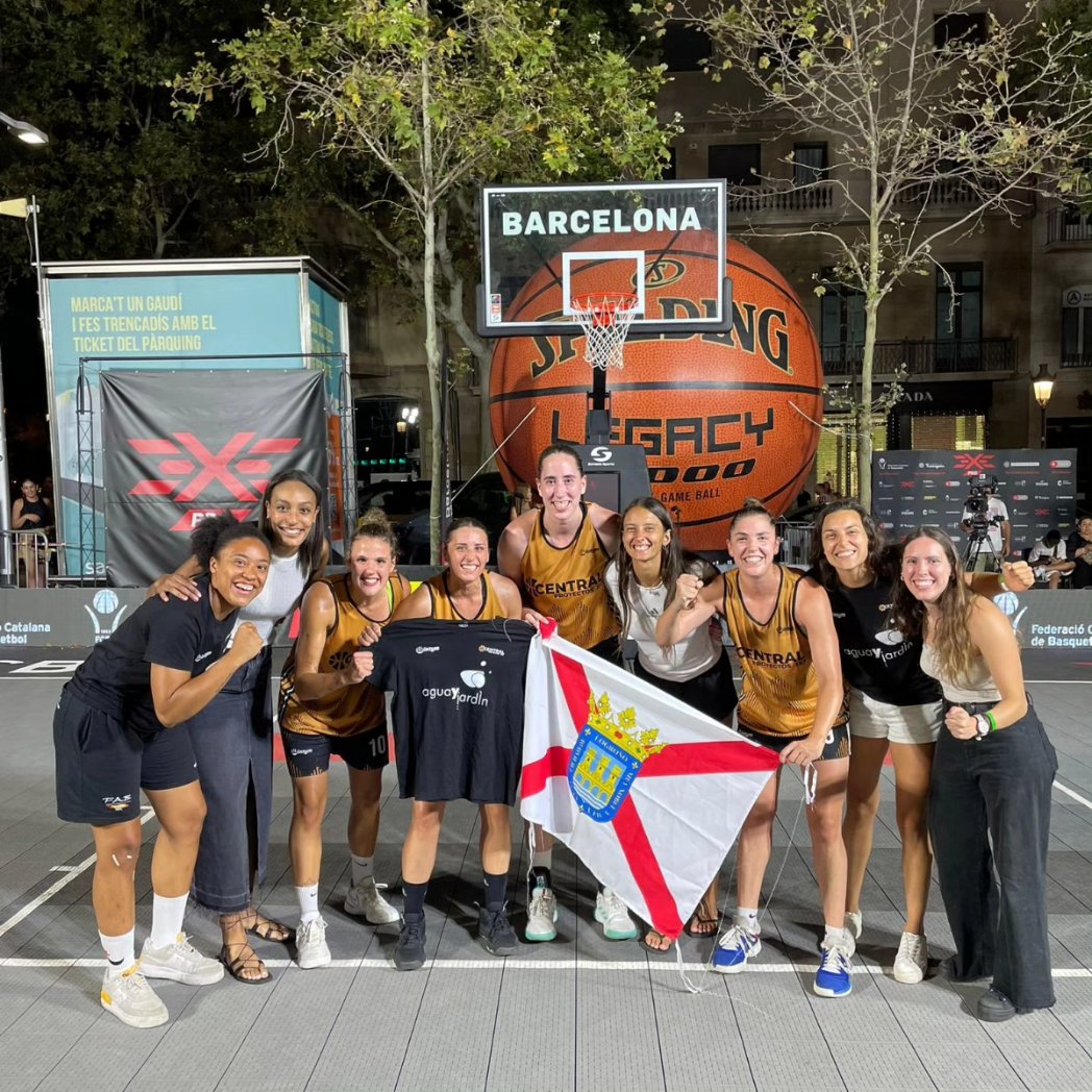 aguayjardin3x3's tweet photo. Mencionar también al equipo de "Agua y Jardín" #MariaSall , @DaviniaAngel , @Carlaflores_8 y @soniasardaa que aunque está vez no han podido avanzar mas en las fases de grupo, también son parte de este triunfo! 🫶
👏👏👏¡Orgullosas de los dos equipos 👏👏👏 https://t.co/NWrJUafEIc