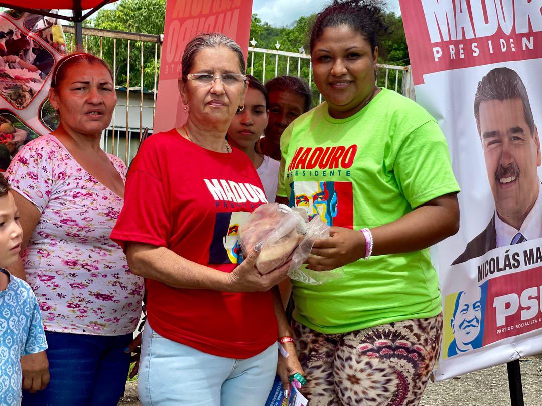 RomeroFelixE's tweet photo. ¡ + PROTECCIÓN PARA EL PUEBLO! 

Gracias al Pdte. Nicolás Maduro, hoy se están beneficiando más de 2.000 Familias en #SanSebastianDeLosReyes con la entrega de combos de proteína animal… 

Solo en revolución se garantiza  el derecho a la alimentación! ♥️🚩

#VenezuelaPintaBonito https://t.co/VgmcRf1awN