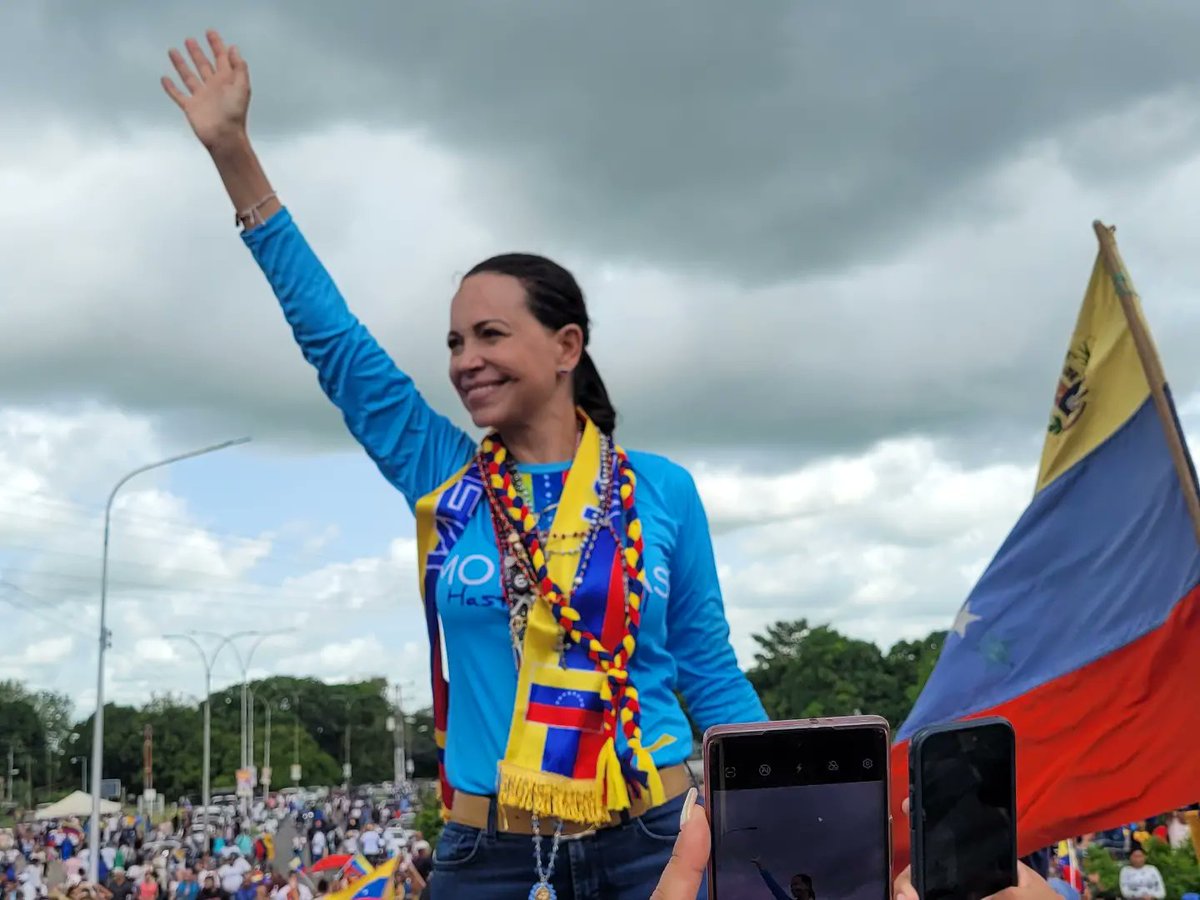 PieroMaroun's tweet photo. ¡ESTO ES MONAGAS! Las calles desbordadas de esperanza ciudadana con @MariaCorinaYA. ¡El próximo domingo 28 de julio tendremos nuevo Presidente @EdmundoGU, con la ayuda de DIOS y todo el pueblo venezolano!🇻🇪 https://t.co/ezxge5qtWC