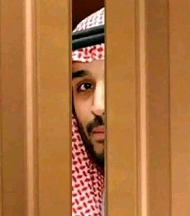 أن تضرب اليمن تل أبيب.. مستهدفة القنصلية الامريكية في الحي الدبلوماسي.. فهذا قرار تصعيد تاريخي..
عنيد يا يمن.. 
ولتخسأ ابواق #اسرائيل بعد هذا اليوم المجيد.

ماموقف محمد بن سلمان
وشعب السعودية 🇸🇦