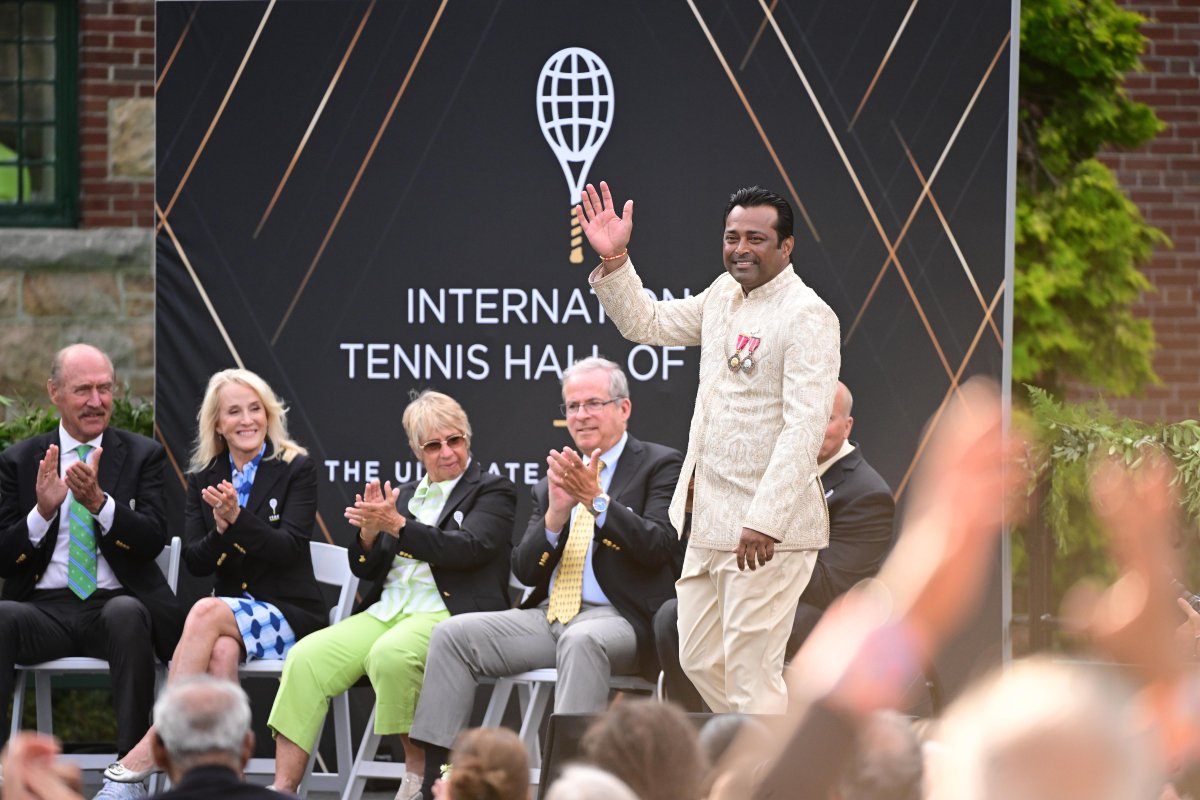 Infosys's tweet image. Infosys would like to congratulate @Leander, @Vijay_Amritraj, and Richard Evans on their induction into Newport’s @TennisHalloFame on this historic day!

#ITHFWithInfosys #ExperienceTheNext