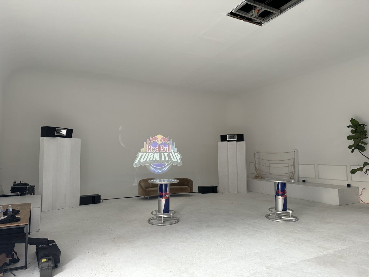 Heard the vibes were bad in Toronto, doin a lil DJ party Funktion One inside and the RedBull tour bus outside.

Live generative visuals by River

Starts at 9pm hit me for guest list. 
<a href="/Studio_AM_/">Studio BM</a> 

Events next week and real big one end of October ;)