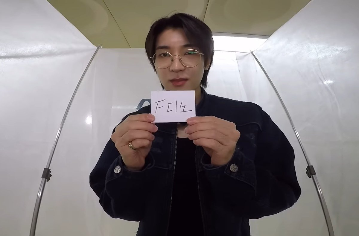 wonchanisms's tweet photo. wonwoo, whenever the opportunity presents itself: dino is the leader https://t.co/FfJAk8Nr9p