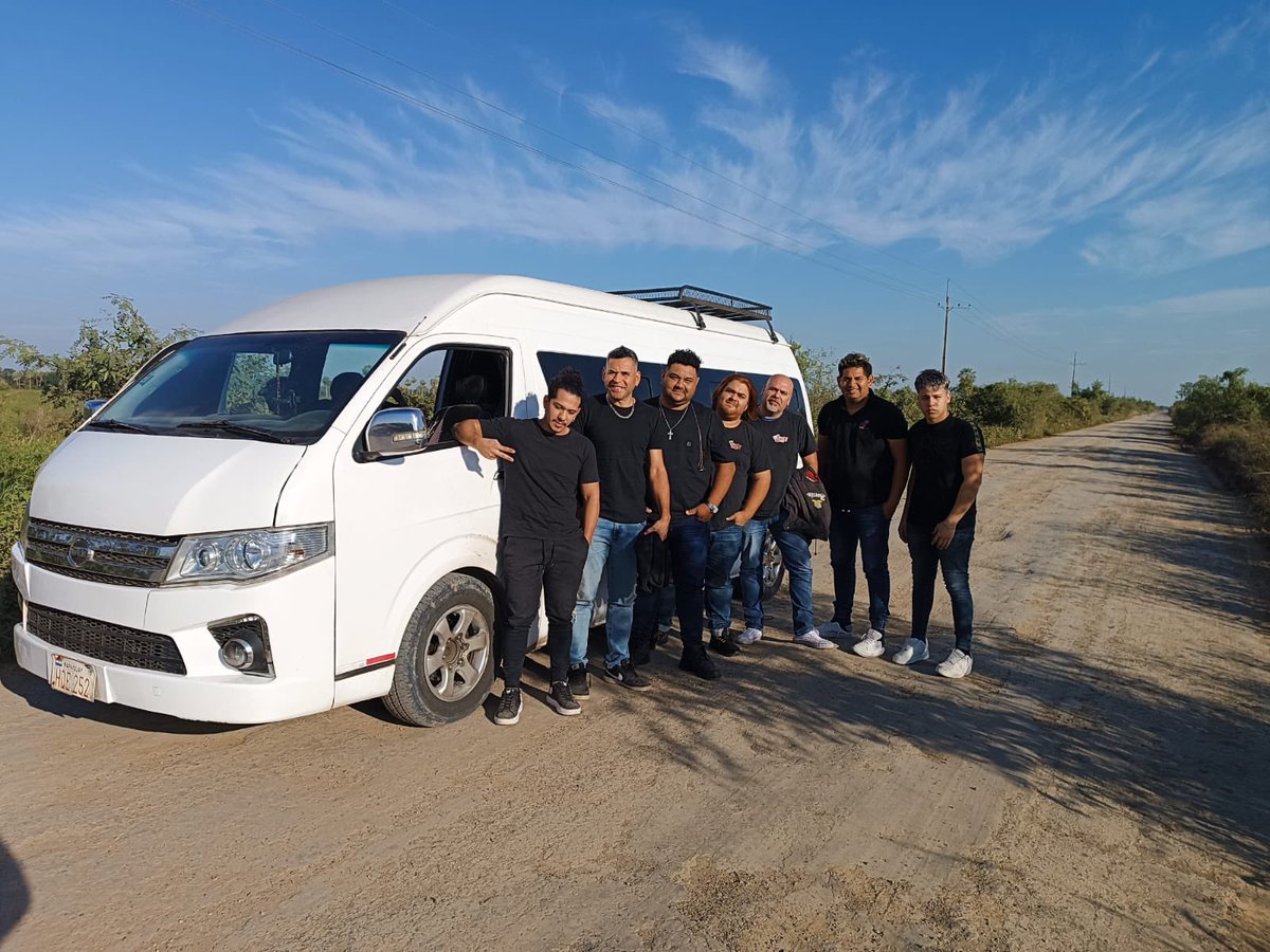DLTraslados's tweet photo. Servicio de traslado a Banda Santa Fe a la ciudad de general Brugués bajo Chaco, Muchas gracias al señor Alfredo Fernandez y a todo el grupo por confiar una vez más en DL.
Pedí tu presupuesto llamando o escribiendo al WhatsApp 📲 0981 216 156 https://t.co/VxN6eTNZwu