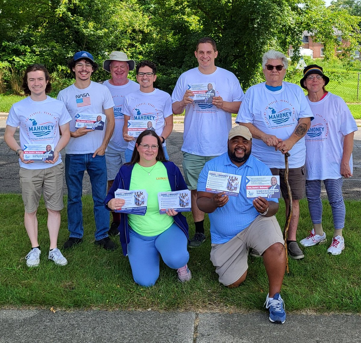 RepRheingans's tweet photo. โ๏ธ A beautiful day for doors in Jackson for #MahoneyForMichigan! โ๏ธ Thank you to all the Washtenaw-area volunteers that came out today, including Rep. Morgan, his staffers Jacob & Josh, and Prosecutor Eli Savit!! ๐ Jackson ๐ซฑ๐ฝโ๐ซฒ๐ป Washtenaw ๐ @EliNSavit @JasonMorganMI https://t.co/7X9c3EBoTi