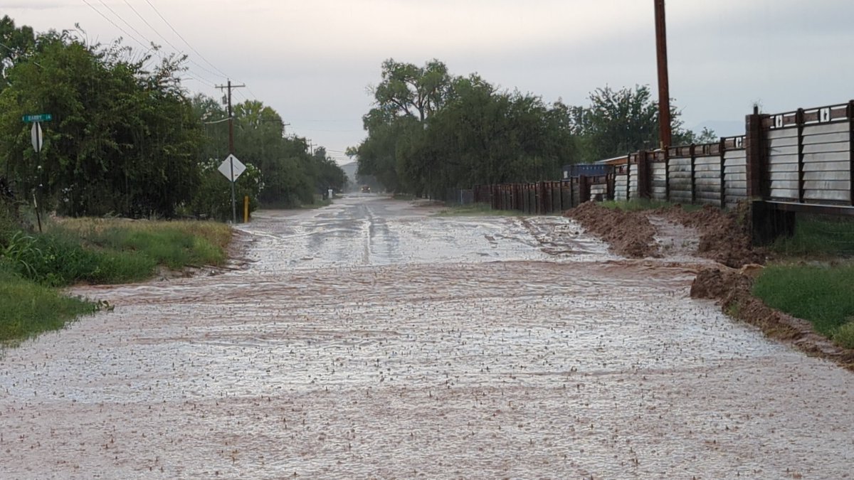 rckirschmann's tweet photo. @NWSTucson #azwx flooding on South Miller in St. David. https://t.co/GKmX2toyLh