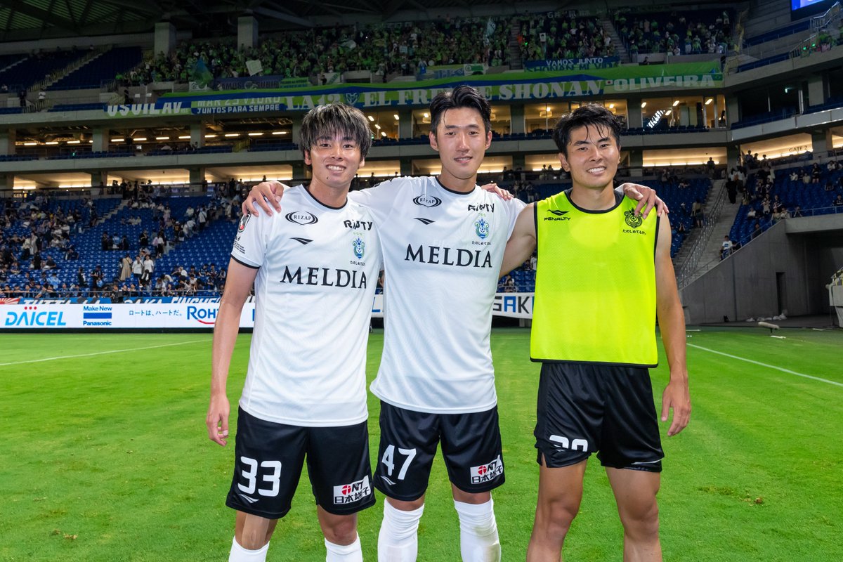 Naoyasoccer0528's tweet photo. 4連勝！！！7月全勝！！！

自分にとっては幼い頃からの特別な場所で特別なクラブと。
湘南の選手として試合に出て勝てたことが何より嬉しいです！

今日も応援ありがとうございました！！
最高です💚💙

#湘南ベルマーレ
#bellmare https://t.co/rCUYcg9syE