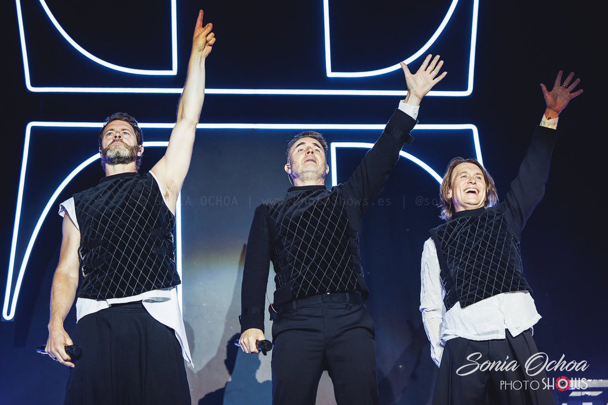 PhotoShows_es's tweet photo. 17 años después de su última visita, @takethat ofrece una noche inolvidable de nostalgia y alegría en el @alma_festival #Barcelona
Más 📷 en el enlace! 👇🏼
https://t.co/9dOb164zJZ
📷: @soniaoo 

#TakeThat #ThisLifeOnTour #GaryBarlow #MarkOwen #HowardDonald #AlmaFestival2024 https://t.co/S8gcvdI8eH