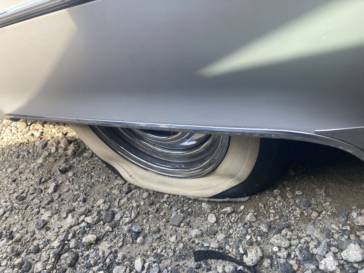 どうしたんだ、hey hey baby❗️バッテリーはビンビンだぜ、あ👀‼️パンクなの〜ねぇ〜😵こんな朝にお前に乗れないなんて〜🎵