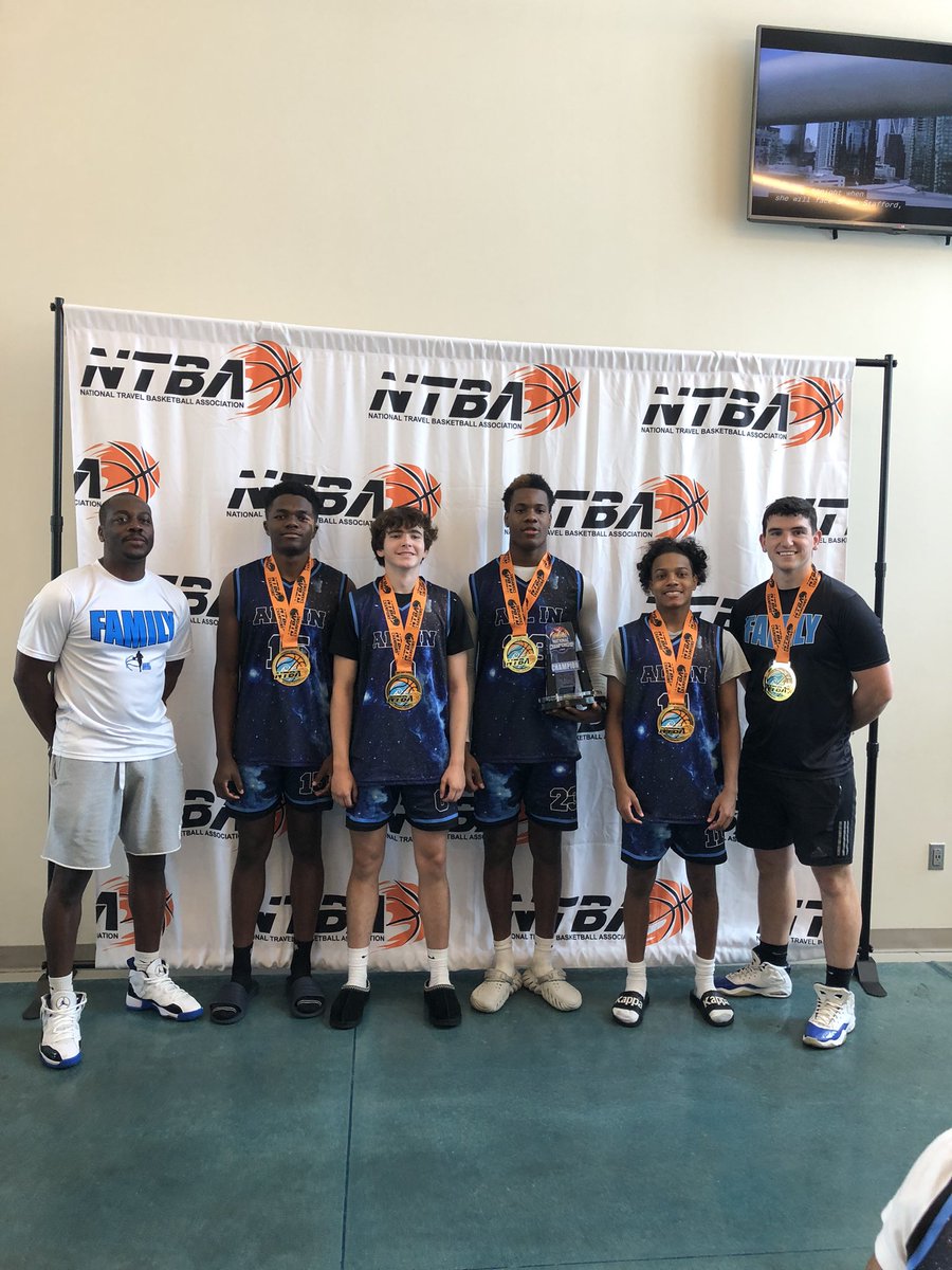 Xavier Lee tweet media