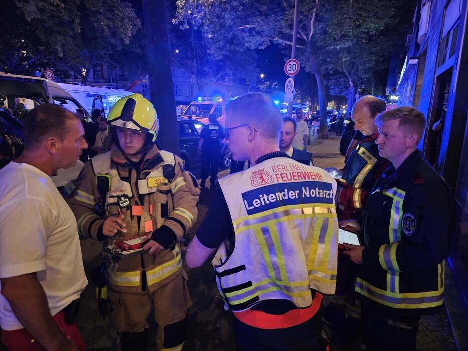 Berliner Feuerwehr tweet media