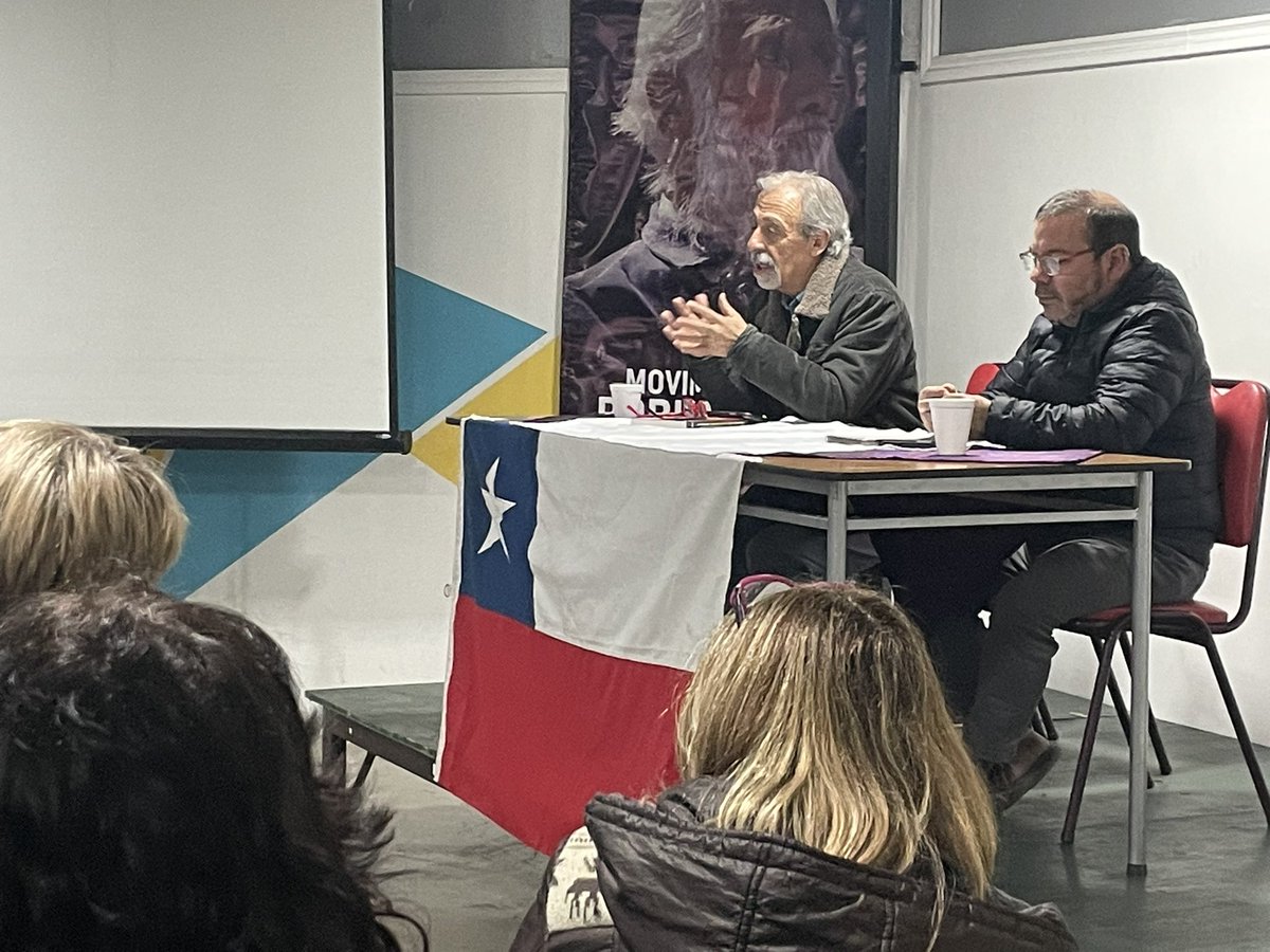 CNT_NOmasAFP's tweet photo. Fuerte interés de pobladores de Cerro Navia en discutir sobre cómo avanzar en la recuperación de los derechos fundamentales, especialmente el derecho la #SeguridadSocialParaChile 
La movilización social es fundamental y la autonomía del movimiento social, es la conclusión
#NOmasAFP