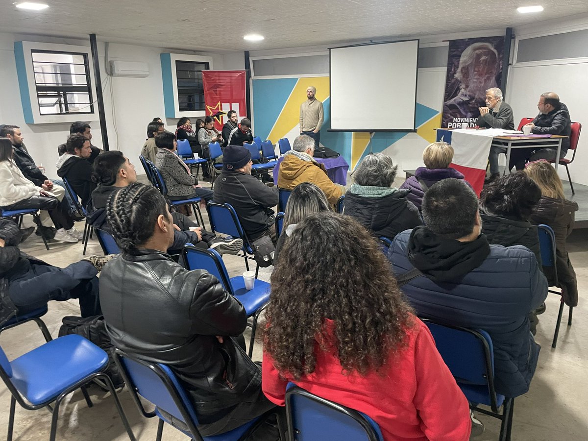 CNT_NOmasAFP's tweet photo. Fuerte interés de pobladores de Cerro Navia en discutir sobre cómo avanzar en la recuperación de los derechos fundamentales, especialmente el derecho la #SeguridadSocialParaChile 
La movilización social es fundamental y la autonomía del movimiento social, es la conclusión
#NOmasAFP