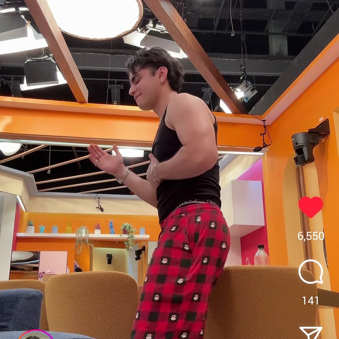 AdriSJ_'s tweet photo. Awww no puedo creer lo bien que te ves en tv y en live de este tipo , sigue creyendo en ti, sigue sin dudar de ti mismo @ArnMercurio es muy suficiente para muchas personas que te queremos 🫰🏻💜 ... Siempre mercurials! https://t.co/UxUaYNC4t0