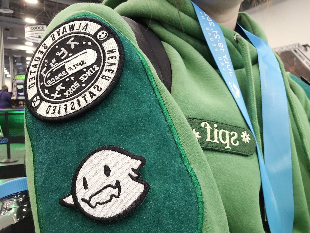 AsukatheGrouch's tweet photo. Shout outs to @SPIFspace for always letting me show I'm a happy sad girl! So soft and cozy! https://t.co/pG3LRI95EH