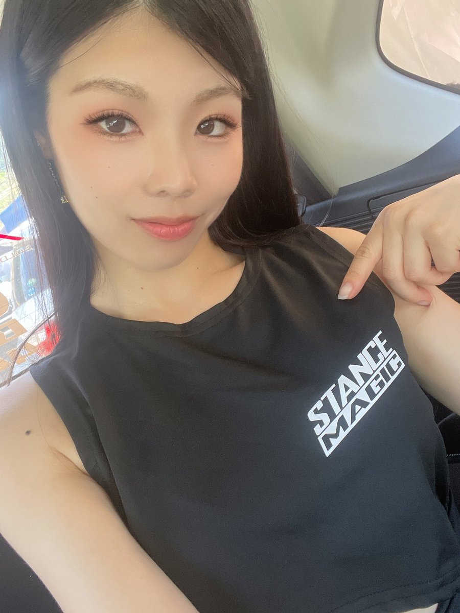 ru_ri_1211's tweet photo. 今日はエスコペ😊
44G様のブースにてSTANCE MAGIC様のお品物を展示中❤️
同じブースには今村知可さん( @ChikaLanguage )と中本梨夏子さん( @rikako_0427 )がおります😊❤️
3人でおまちしてまーす✨
#エスコペ #44G #44GCARS #ヨンヨンジー #STANCEMAGIC #スタンスマジック #キャンギャル #レースクイーン https://t.co/taUSiZRqRH