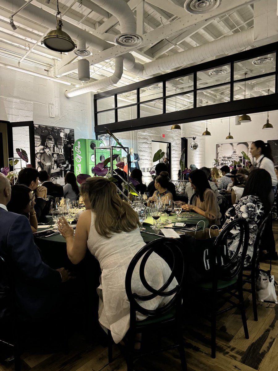 Damianpardo8's tweet photo. This past Thursday, I joined Pace Center for Girls and the Omni CRA to support providing education and training for young women and girls. It was an exciting evening spent with old and new friends supporting important programs in our community. #PaceCenter #CityofMiami https://t.co/9Jw5WqcI5f