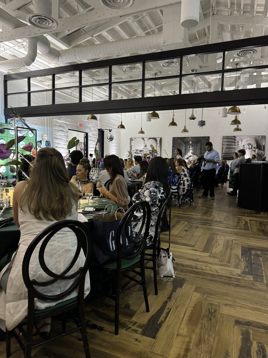 Damianpardo8's tweet photo. This past Thursday, I joined Pace Center for Girls and the Omni CRA to support providing education and training for young women and girls. It was an exciting evening spent with old and new friends supporting important programs in our community. #PaceCenter #CityofMiami https://t.co/9Jw5WqcI5f