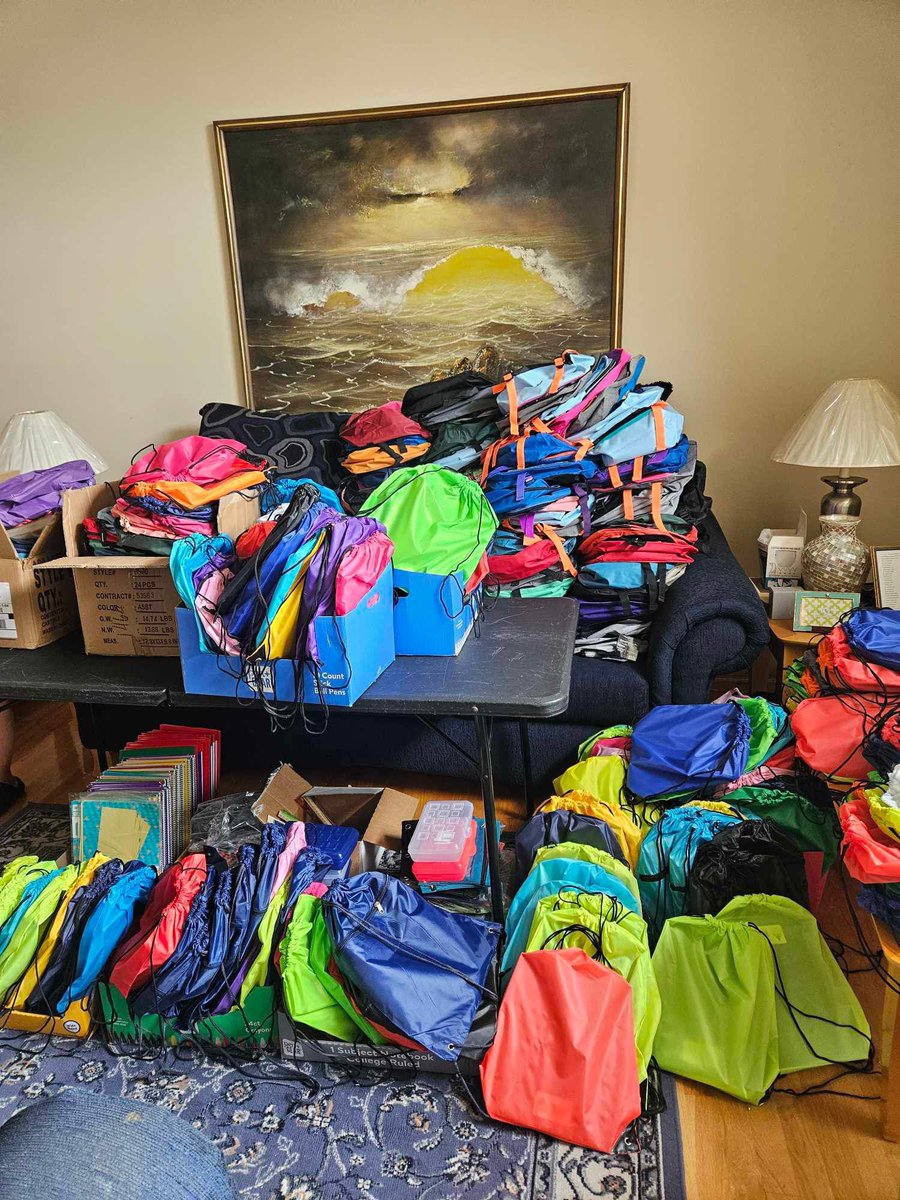 TheKodakChris's tweet photo. 512 book bags hand packed with school supplies for the next Positive vibes only event 🙌🏾🙌🏾🙌🏾. Thanks to everyone who donated and we are still taking donations so we can break even on this even. Go to the website https://t.co/qOEbYhWq9I to donate https://t.co/ZpEiR4s2jf