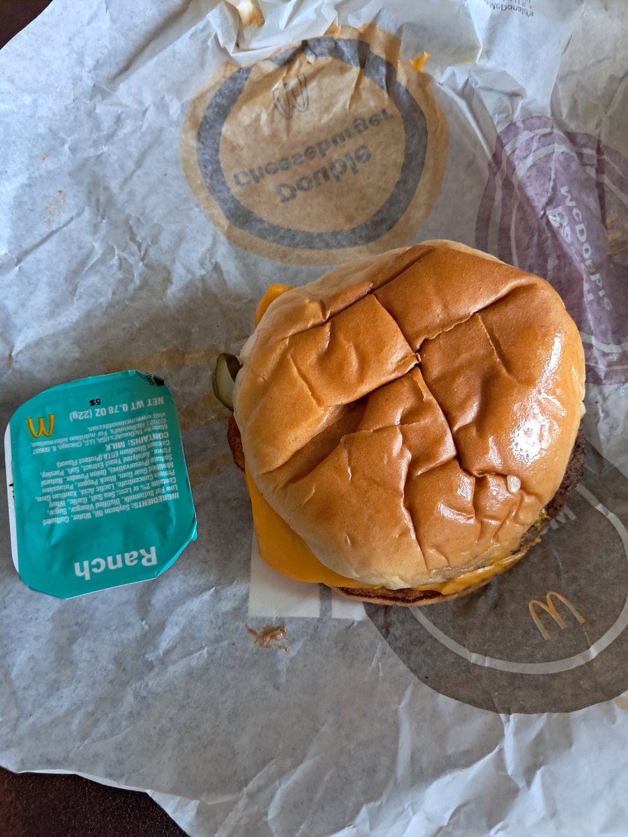 LadyReciprocity's tweet photo. @McDonalds, how can you, in good conscience, charge over $4 for this??? The size compared to YOUR sauce is crazy... https://t.co/JCxxgMvlik