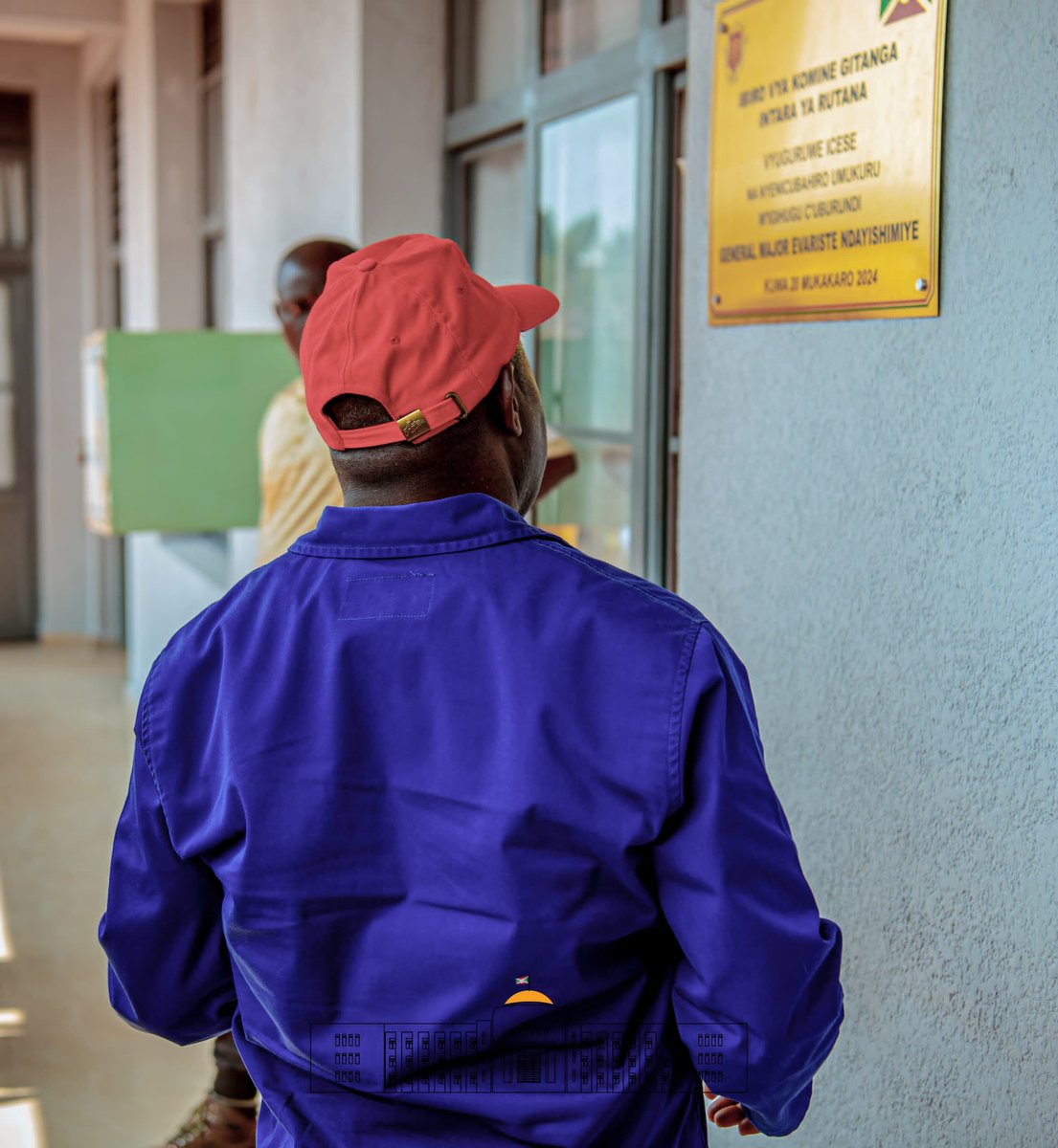 NtareHouse's tweet photo. @RutanaProvince @GeneralNeva Le Chef de l'Etat S.E @GeneralNeva a inauguré  le nouveau bâtiment abritant le bureau communal de Gitanga dans @RutanaProvince, construit par la population locale durant les travaux de développement communautaire, avec l'appui de l'ABUTIP et du projet PDLE https://t.co/IRFdSZPc3c