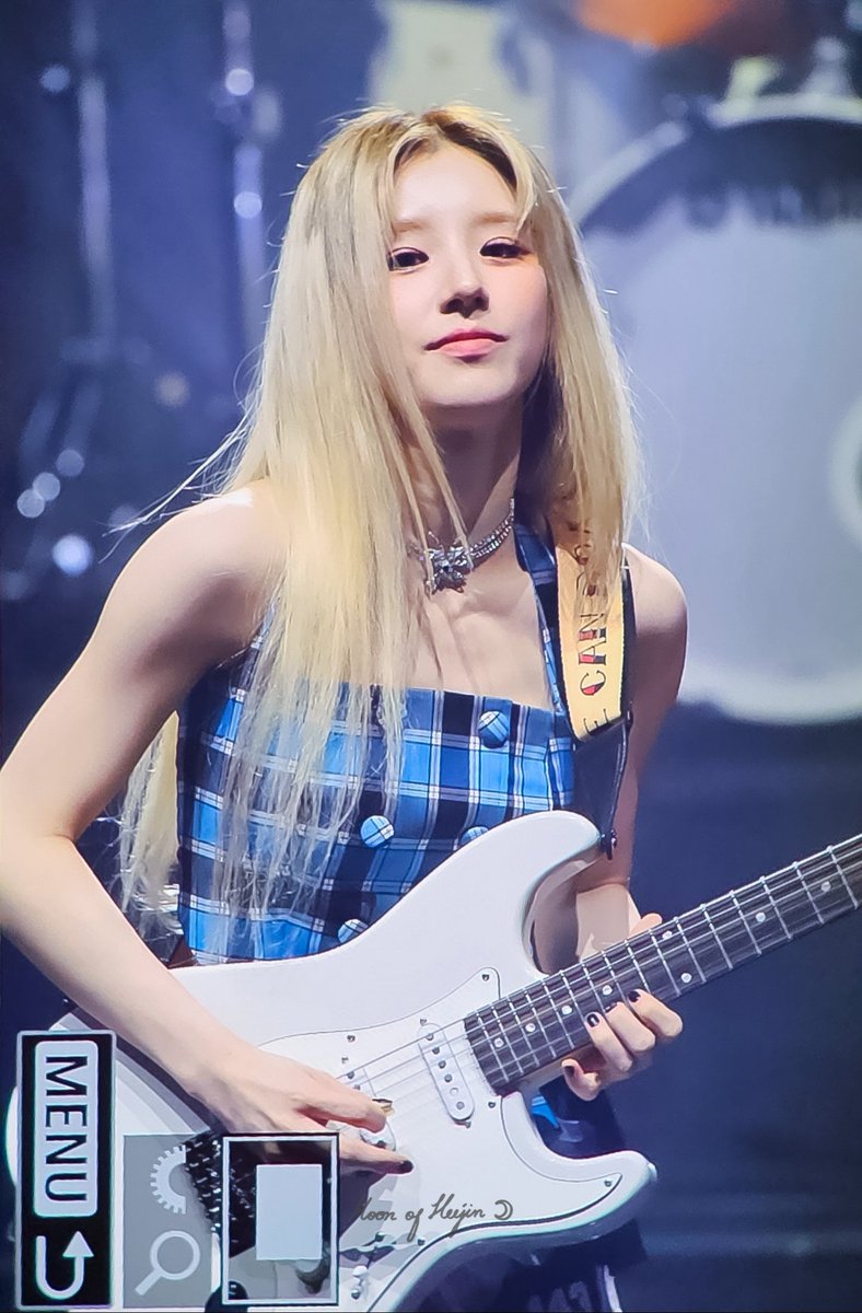 moon_of_heejin's tweet photo. 🎸🐶

#희진 #HeeJin 
#ARTMS #아르테미스
#Moonshot https://t.co/jEKSongA0E