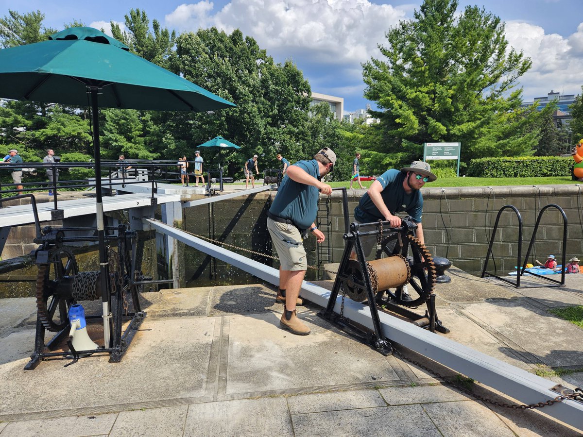RideauCanalNHS's tweet photo. Lock &amp; Paddle would not be possible without the tremendous work of our awesome lock staff! 🥰

If you see someone in a @ParksCanada uniform, give them a big thank you. 🙏 #LockNPaddle https://t.co/XEC27YkY0A